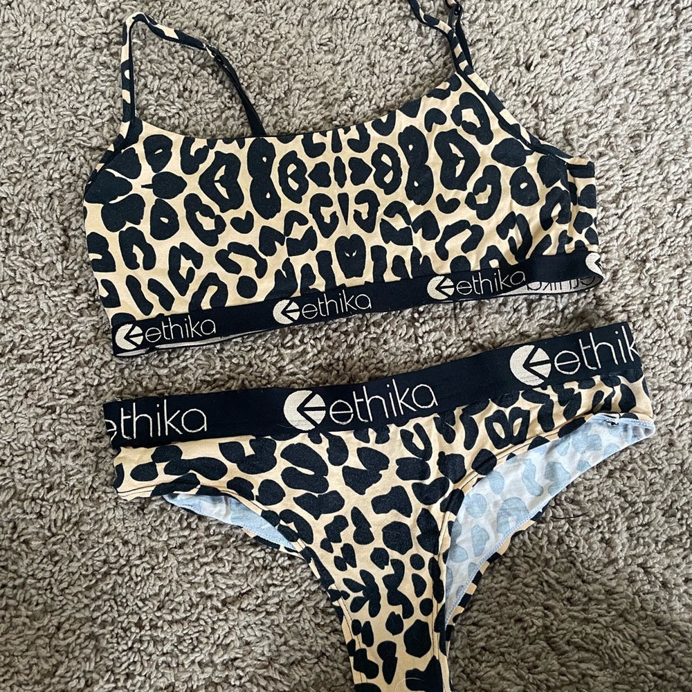 Ethika set